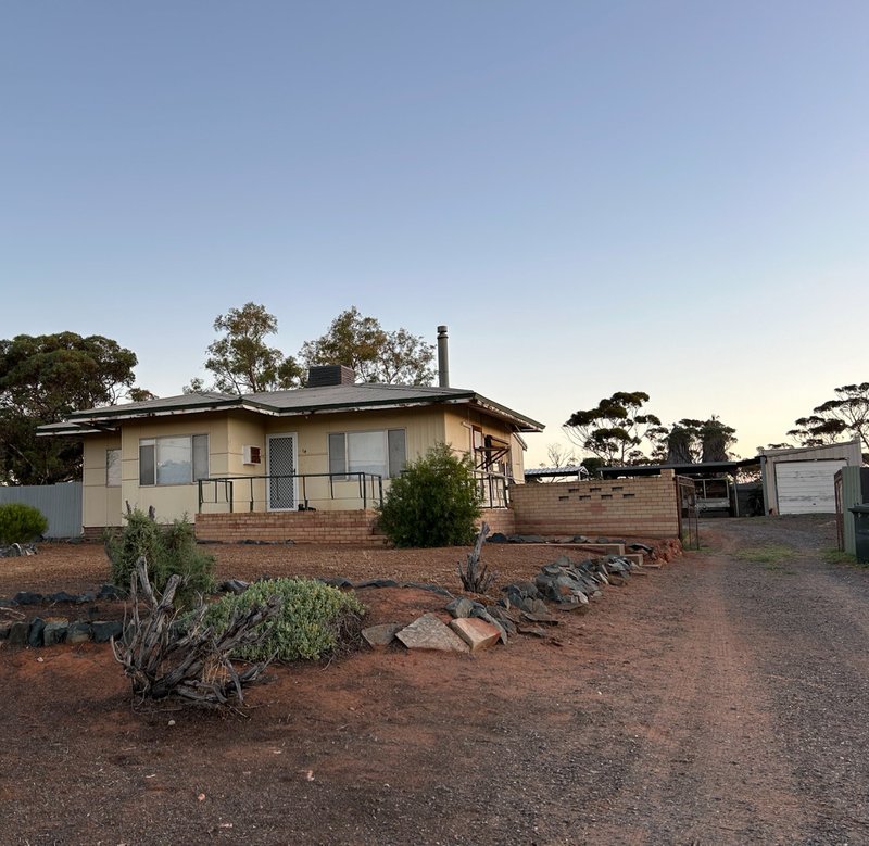 Photo - 14 Redwood Street, Kambalda East WA 6442 - Image 13