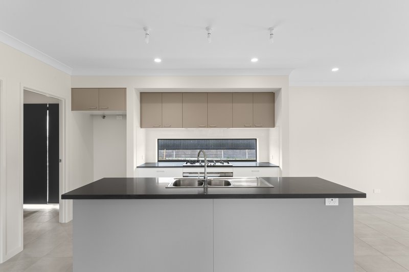 Photo - 14 Regents Crescent, Yarrabilba QLD 4207 - Image 2