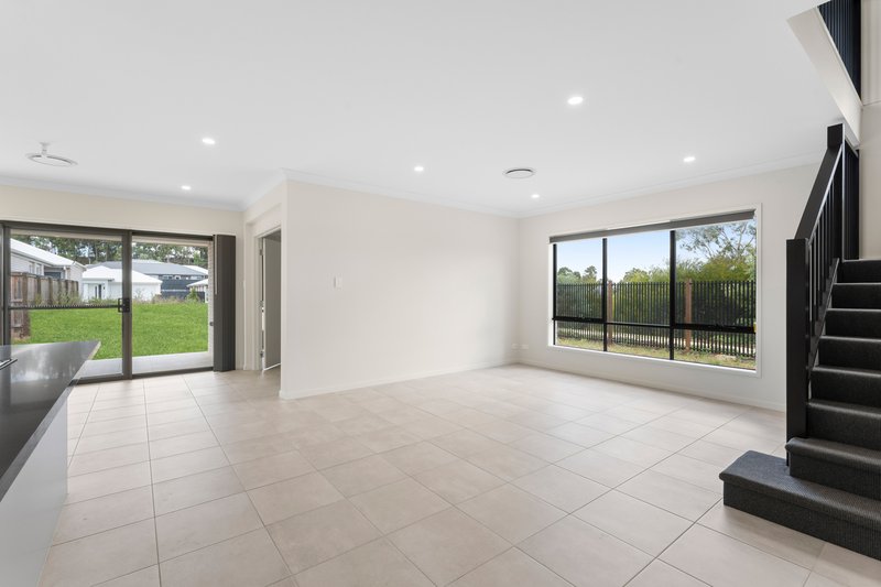 Photo - 14 Regents Crescent, Yarrabilba QLD 4207 - Image 3