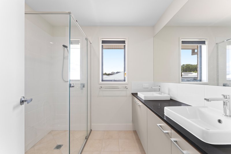 Photo - 14 Regents Crescent, Yarrabilba QLD 4207 - Image 6