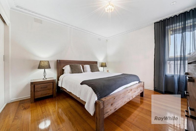 Photo - 14 Regis Court, Watsonia VIC 3087 - Image 5