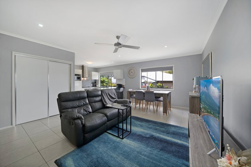 Photo - 1/4 Reserve Court, Murrumba Downs QLD 4503 - Image 6