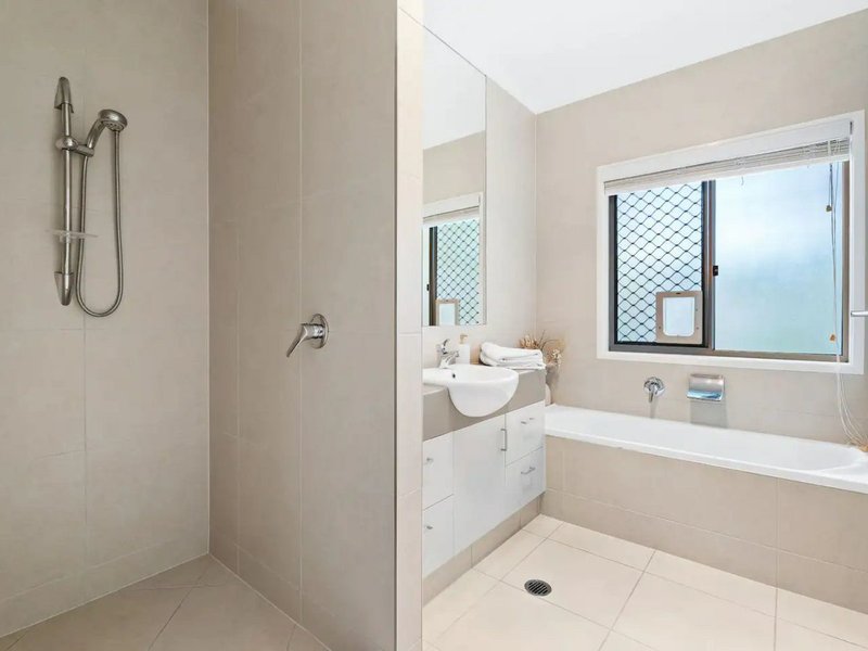 Photo - 14 Rhodium Crescent, Hope Island QLD 4212 - Image 17