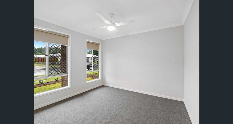 Photo - 14 Riverlilly Cres , Bellbird Park QLD 4300 - Image 6