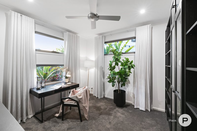 Photo - 14 Riviere Place, Kenmore QLD 4069 - Image 17