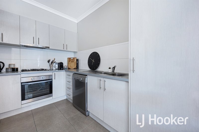 Photo - 14 Rocket Lane, Cranbourne North VIC 3977 - Image 4