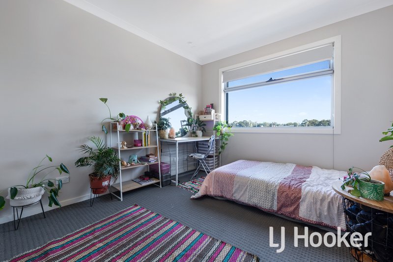 Photo - 14 Rocket Lane, Cranbourne North VIC 3977 - Image 6