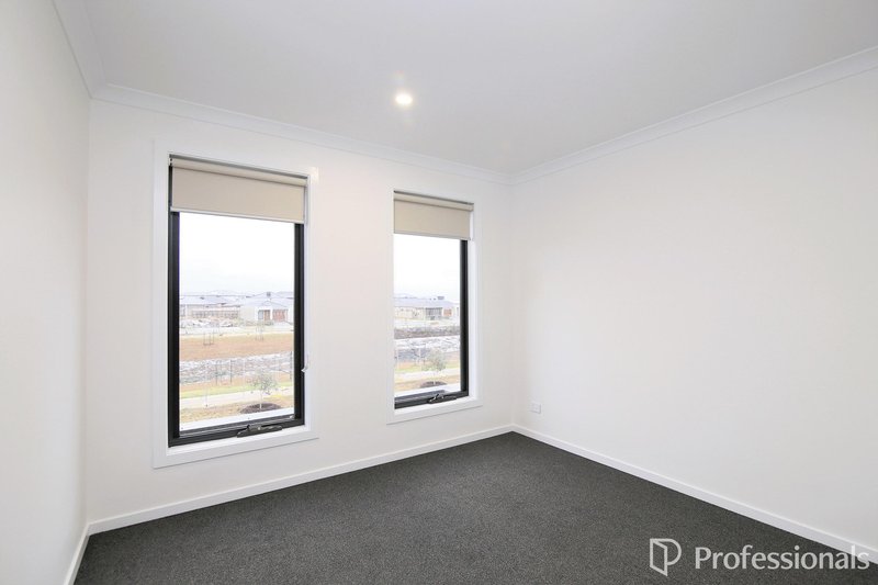 Photo - 14 Rodway Walk, Tarneit VIC 3029 - Image 9