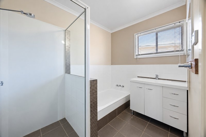 Photo - 14 Roe Street, West Gladstone QLD 4680 - Image 11