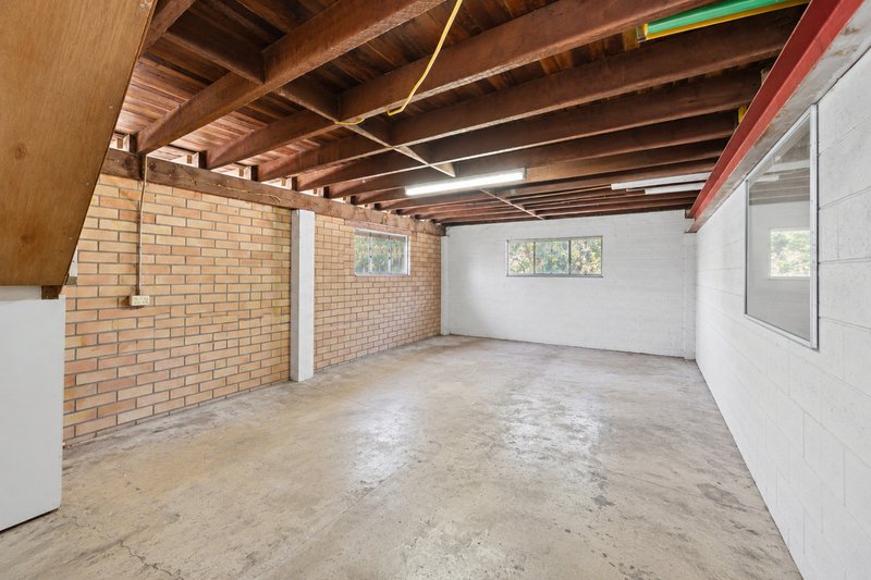 Photo - 14 Roe Street, West Gladstone QLD 4680 - Image 17
