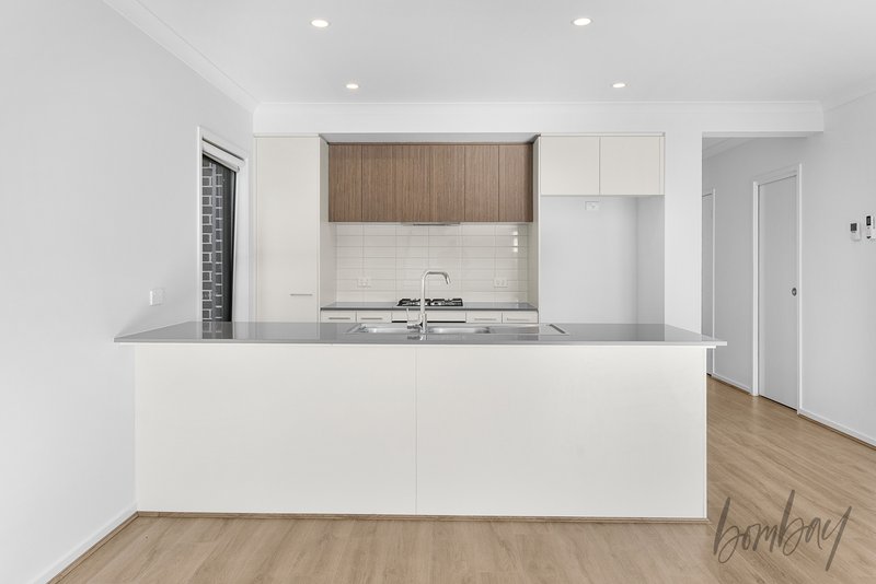 Photo - 14 Roseburn Avenue, Mickleham VIC 3064 - Image 3