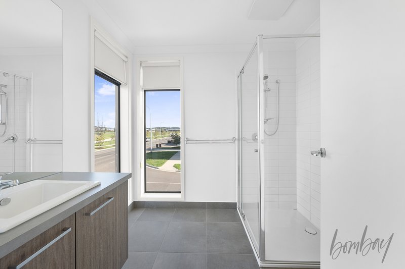 Photo - 14 Roseburn Avenue, Mickleham VIC 3064 - Image 5