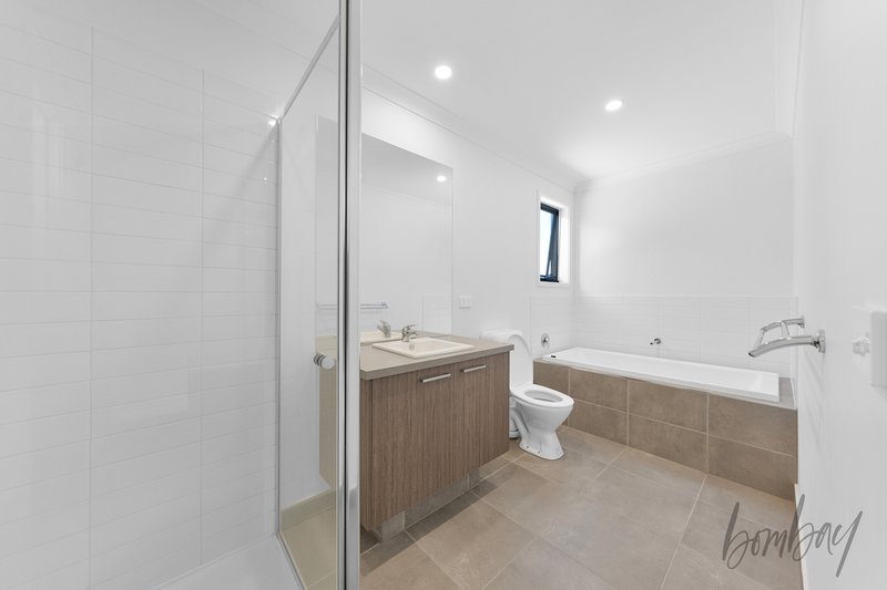 Photo - 14 Roseburn Avenue, Mickleham VIC 3064 - Image 6
