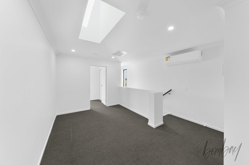 Photo - 14 Roseburn Avenue, Mickleham VIC 3064 - Image 7