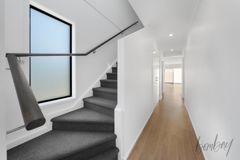 Photo - 14 Roseburn Avenue, Mickleham VIC 3064 - Image 8