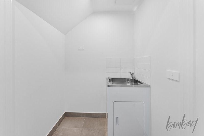 Photo - 14 Roseburn Avenue, Mickleham VIC 3064 - Image 9