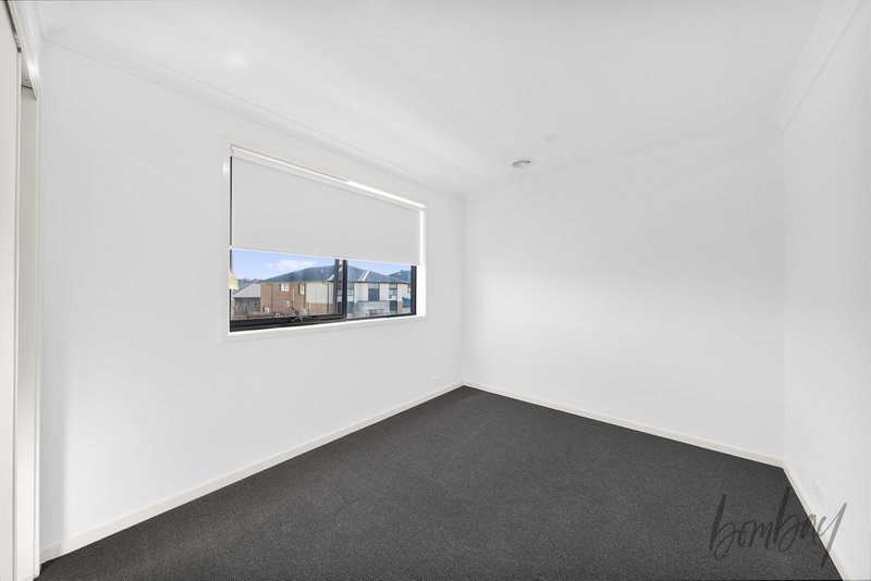 Photo - 14 Roseburn Avenue, Mickleham VIC 3064 - Image 11