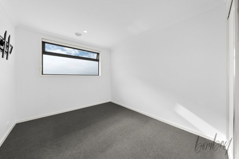 Photo - 14 Roseburn Avenue, Mickleham VIC 3064 - Image 12