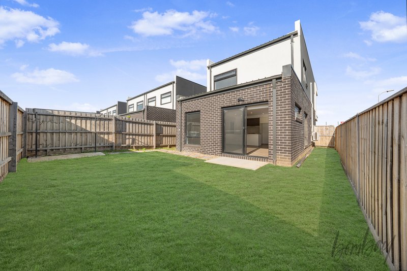 Photo - 14 Roseburn Avenue, Mickleham VIC 3064 - Image 13