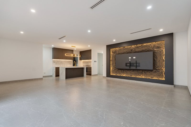 Photo - 14 Rosmead Street, Craigieburn VIC 3064 - Image 4