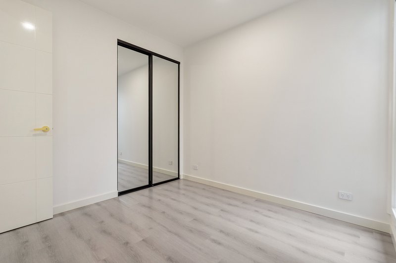 Photo - 14 Rosmead Street, Craigieburn VIC 3064 - Image 9