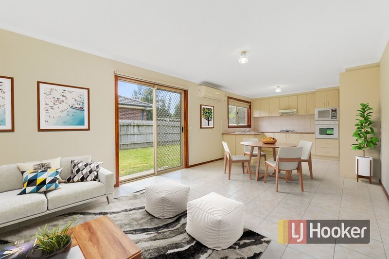 Photo - 14 Rossi Close, Pakenham VIC 3810 - Image 3