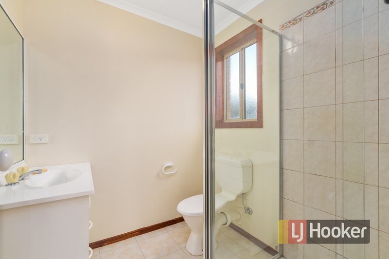 Photo - 14 Rossi Close, Pakenham VIC 3810 - Image 5