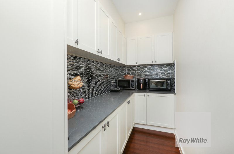 Photo - 14 Rouge Way, Craigieburn VIC 3064 - Image 7