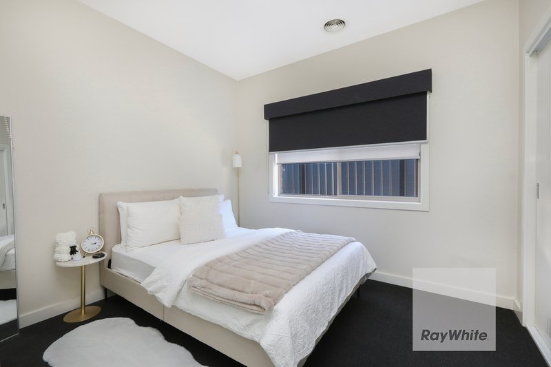 Photo - 14 Rouge Way, Craigieburn VIC 3064 - Image 12