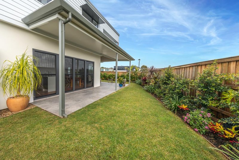 Photo - 1/4 Roundhouse Place, Ocean Shores NSW 2483 - Image 16