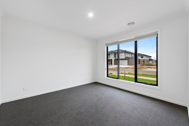 Photo - 14 Rushmore Way, Fraser Rise VIC 3336 - Image 5