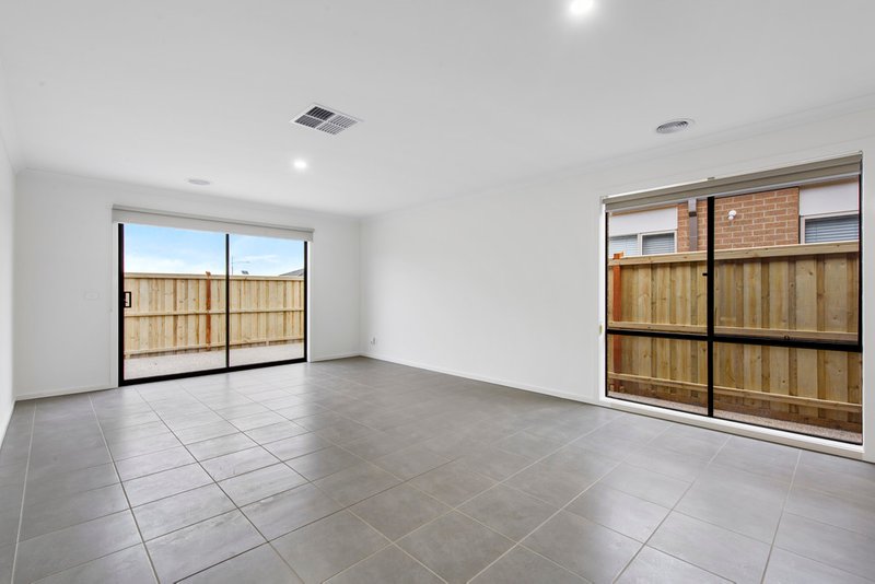 Photo - 14 Rushmore Way, Fraser Rise VIC 3336 - Image 10