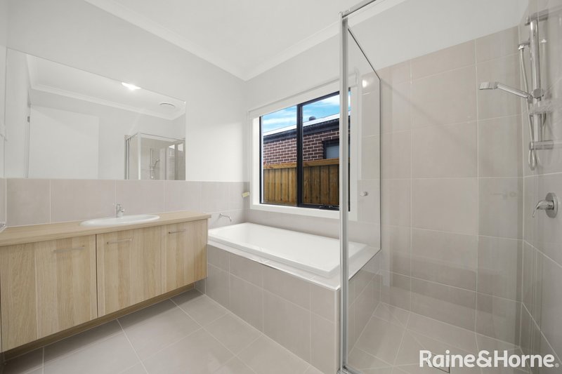 Photo - 14 Safrano Street, Tarneit VIC 3029 - Image 10