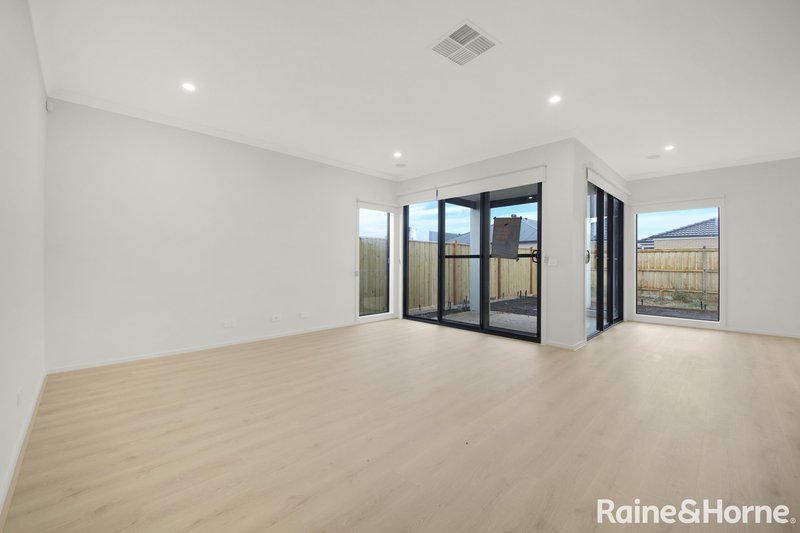 Photo - 14 Safrano Street, Tarneit VIC 3029 - Image 15