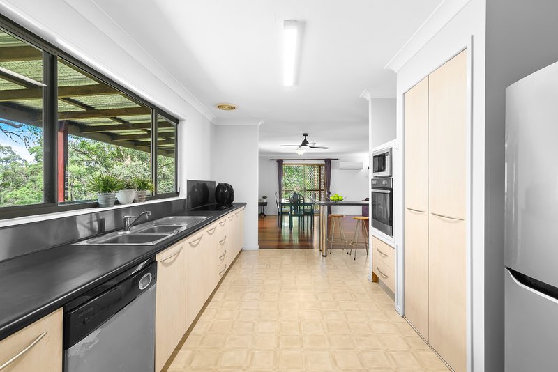 Photo - 14 Salisbury Court, Clear Mountain QLD 4500 - Image 4