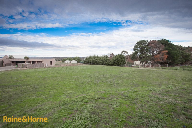 Photo - 14 Sambell Road, Sunbury VIC 3429 - Image 22