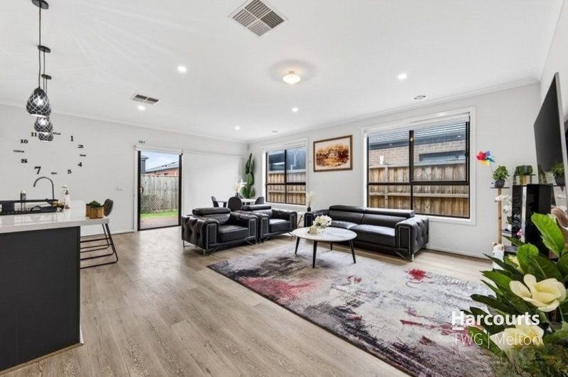 Photo - 14 Samuel Road, Weir Views VIC 3338 - Image 4