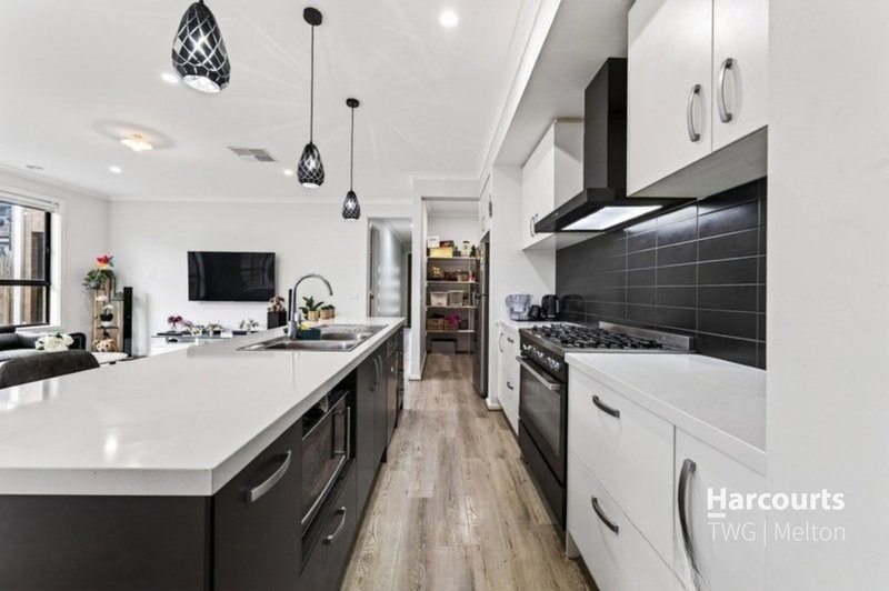 Photo - 14 Samuel Road, Weir Views VIC 3338 - Image 9