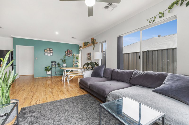 Photo - 14 Sandridge Street, Banksia Grove WA 6031 - Image 5