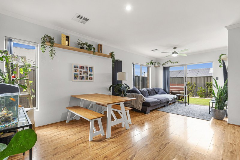 Photo - 14 Sandridge Street, Banksia Grove WA 6031 - Image 7