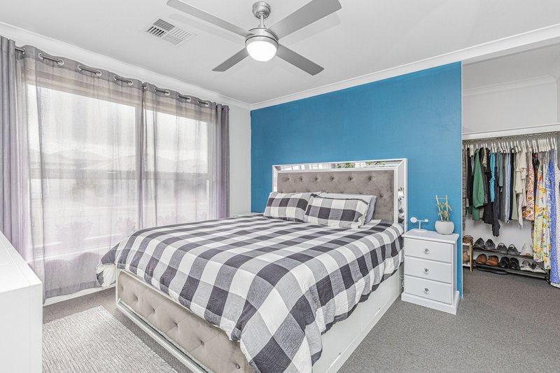 Photo - 14 Sandridge Street, Banksia Grove WA 6031 - Image 9