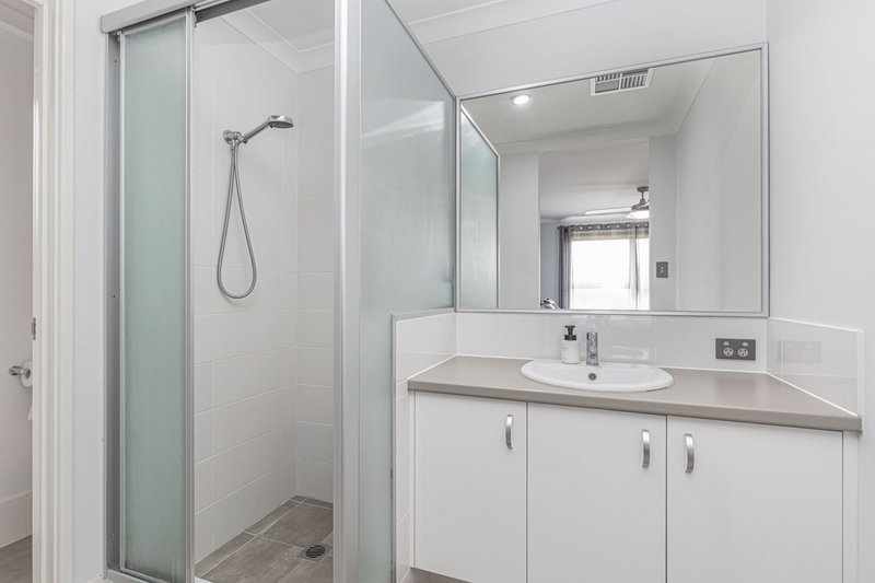 Photo - 14 Sandridge Street, Banksia Grove WA 6031 - Image 10