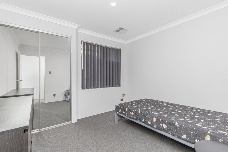 Photo - 14 Sandridge Street, Banksia Grove WA 6031 - Image 12