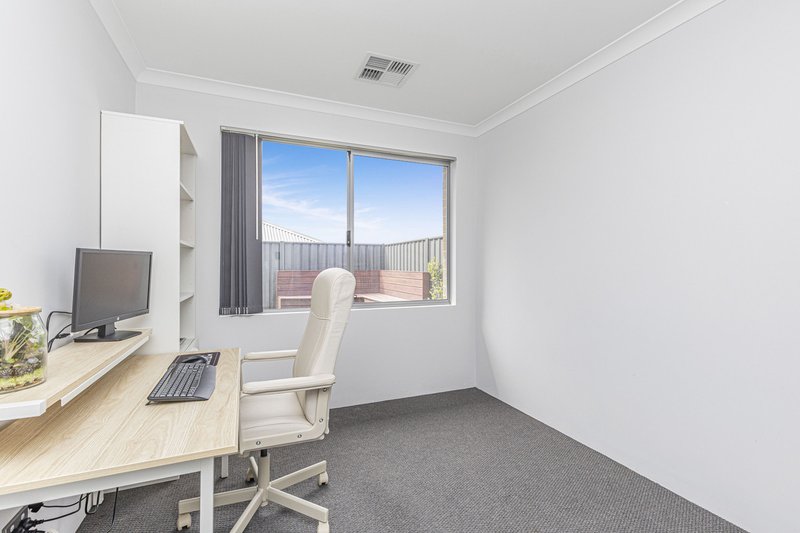 Photo - 14 Sandridge Street, Banksia Grove WA 6031 - Image 13