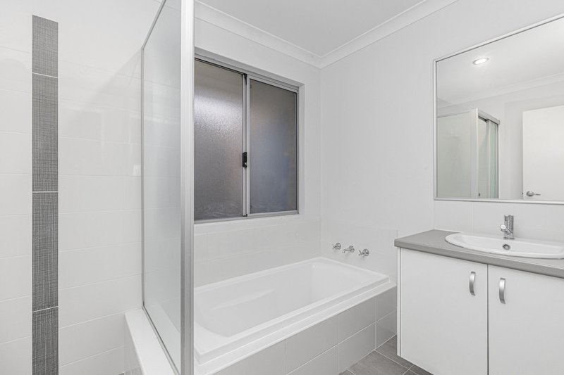 Photo - 14 Sandridge Street, Banksia Grove WA 6031 - Image 14