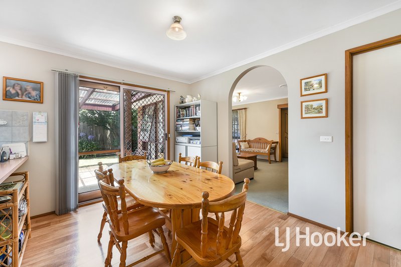 Photo - 14 Sapphire Drive, Hampton Park VIC 3976 - Image 3