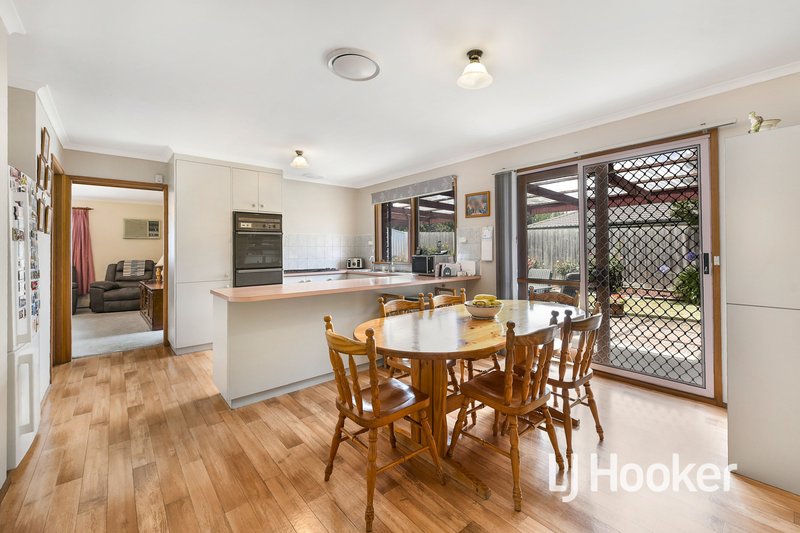 Photo - 14 Sapphire Drive, Hampton Park VIC 3976 - Image 5