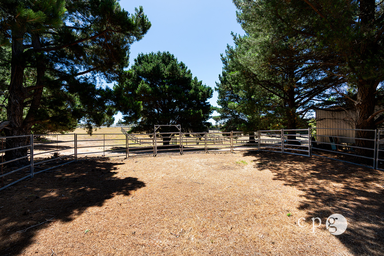 3-bedroom house at 14 SARAH COURT, Elphinstone VIC 3448, Mount Alexander, Victoria