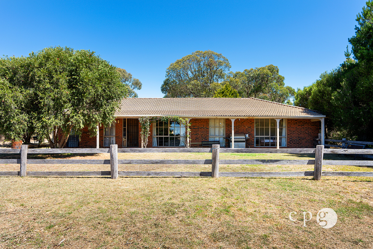 3-bedroom house at 14 SARAH COURT, Elphinstone VIC 3448, Mount Alexander, Victoria