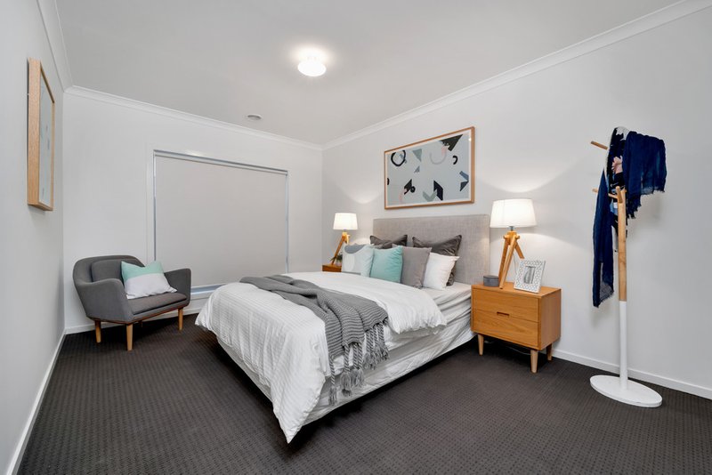 Photo - 14 Satellite Drive, Werribee VIC 3030 - Image 4